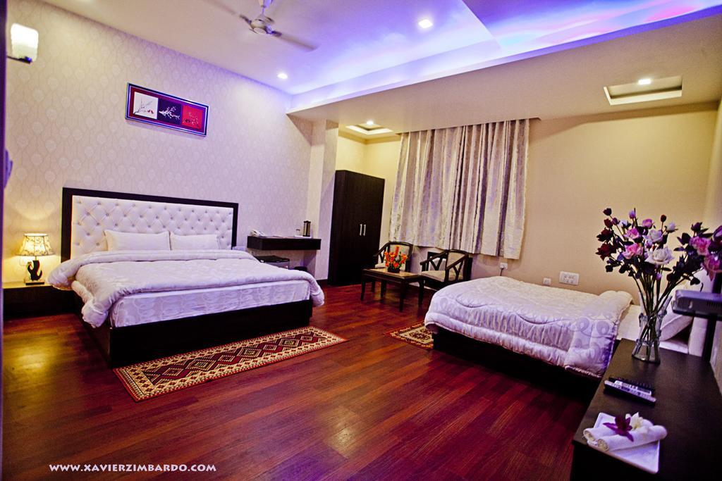 Hotel Krishnam Vrindāvan Chambre photo
